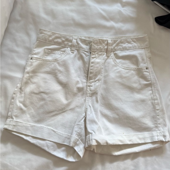 3/$25✨Women's White Denim Shorts Vero Moda - Picture 2 of 8